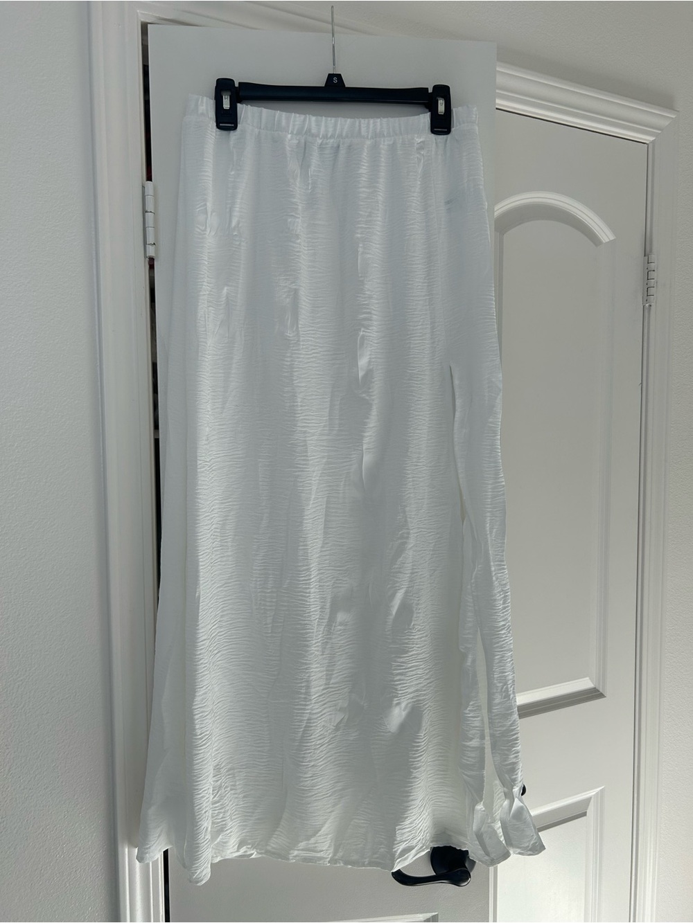 Zara Crinkled White Maxi Skirt with High Side Slit - Picture 2 of 2